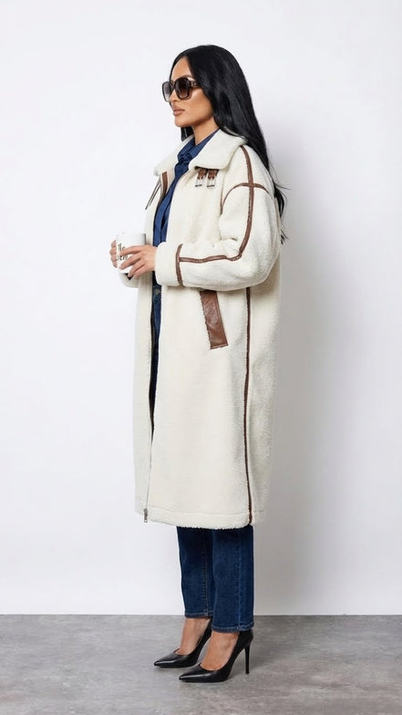 Manteau blanc à col larges avec sangles