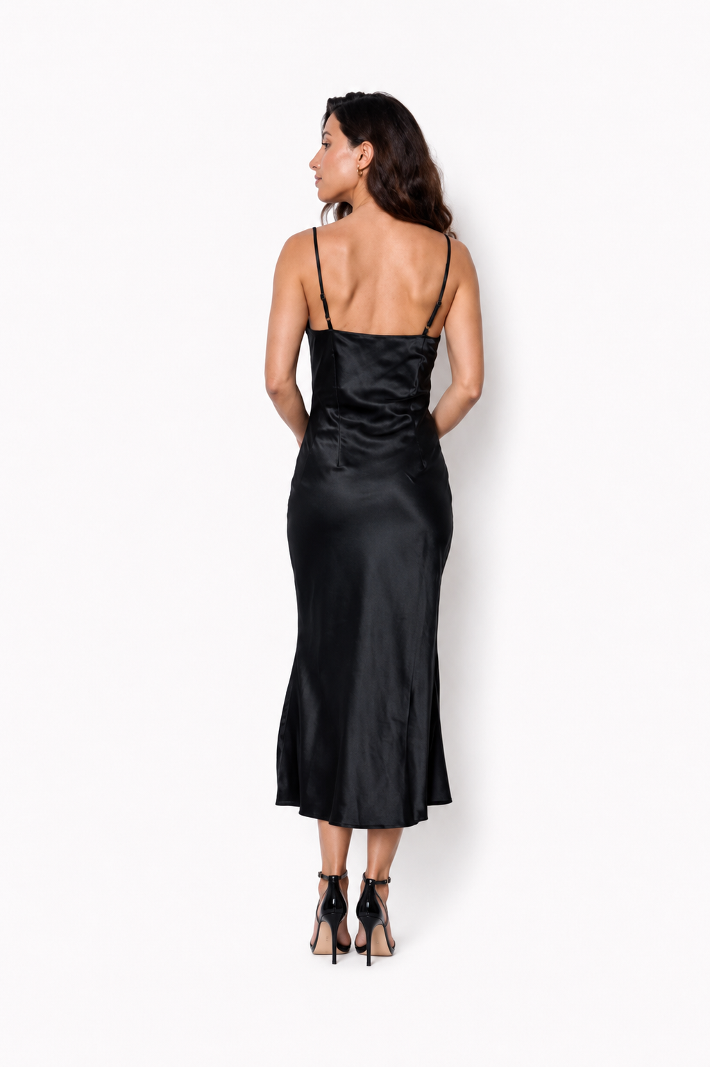 Robe fluide avec encolure drapée