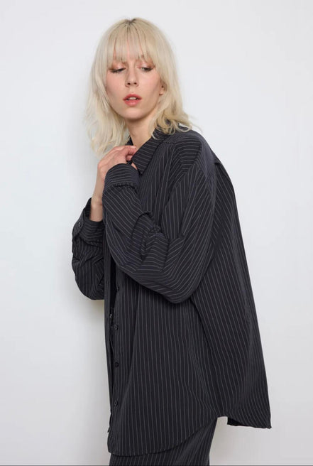 Chemise bleu noir à rayures