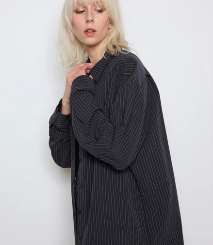 Chemise bleu noir à rayures