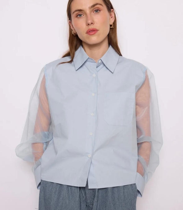 Chemisier bleu manches transparentes