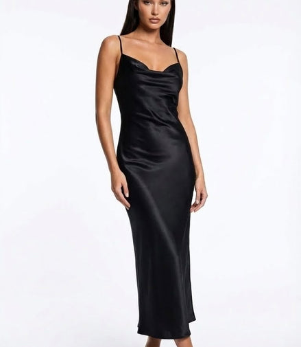 Robe fluide avec encolure drapée