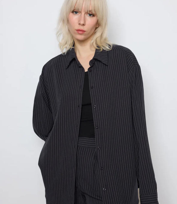 Chemise bleu noir à rayures